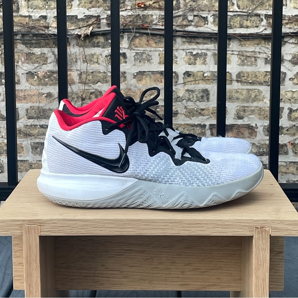 Nike Kyrie Flytrap EP (White/ Black/ Red) Men’s Size 12